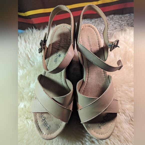 LAST CHANCE - Montego Bay Club wedge sandals - Size 8 - Picture 4 of 4